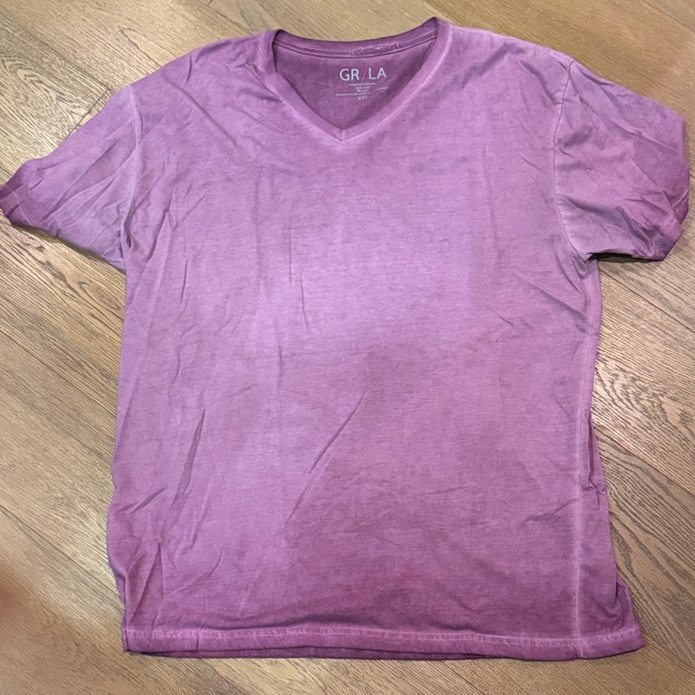 Men's Georg Roth V-Neck T-Shirt in Mauve
